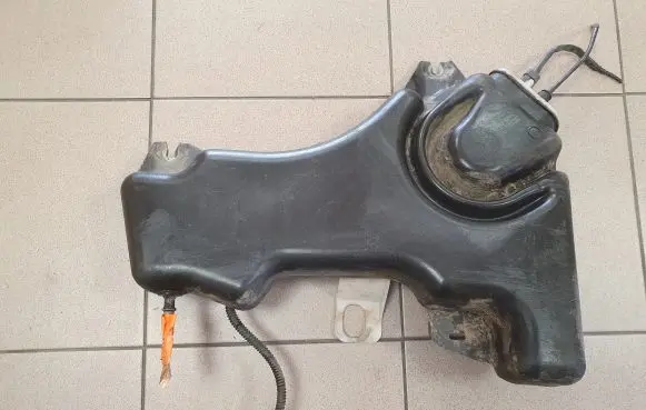 Peugeot 508 AdBlue liquid reservoir 9681917180