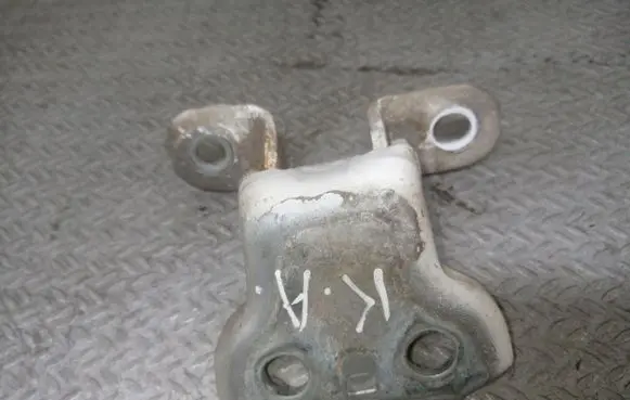 Toyota Prius (XW20) Front door lower hinge 