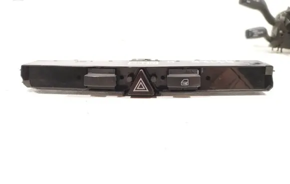 Opel Astra H Hazard light switch 03758075 66033