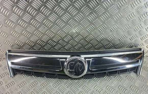 Opel Antara Front bumper upper radiator grill 25983424