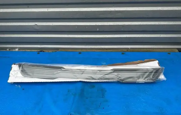 Renault Espace VI Rear bumper trim bar molding 960979105R