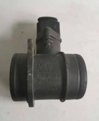 Volkswagen Touran I Mass air flow meter 0281002531 038906461D