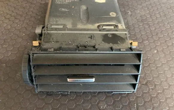 Ford Focus C-MAX Dash center air vent grill 04792004 3M51R014L21AD