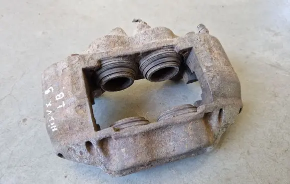 Toyota Hilux (AN10, AN20, AN30) Front brake caliper
