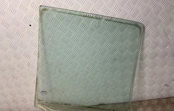 Nissan Pathfinder R51 Rear door window glass