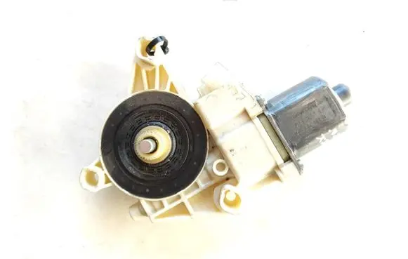 Mercedes-Benz C W204 Front door window regulator motor A2048200242 971218100 11111
