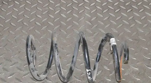 Volkswagen Golf VII Front coil spring