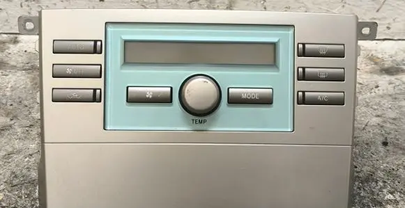 Toyota Corolla Verso E121 Climate control unit