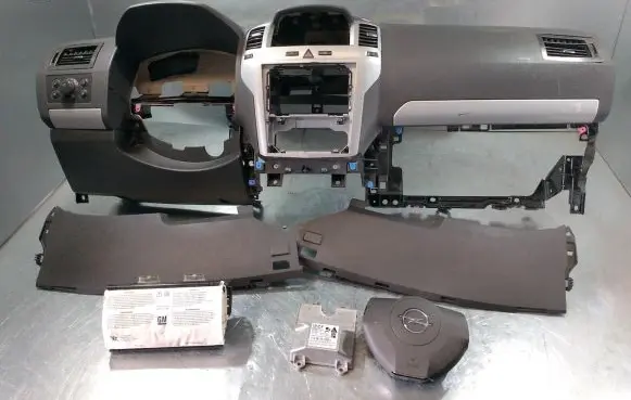 Opel Zafira B Dashboard 13206043