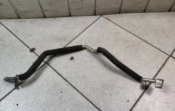 Toyota Prius (XW30) Air conditioning (A/C) pipe/hose
