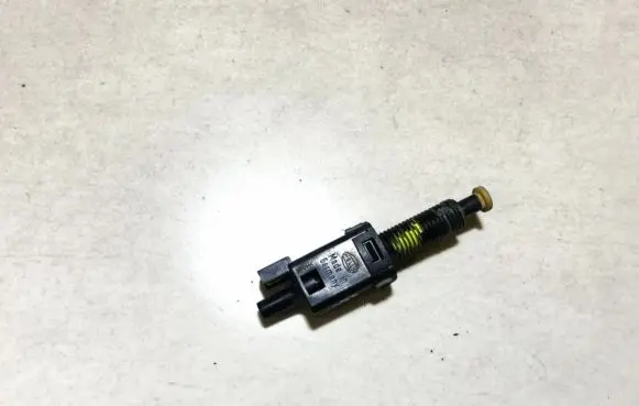 Volkswagen PASSAT B4 Brake pedal sensor switch 811907343b
