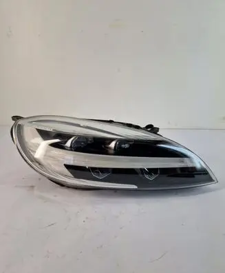 Volvo V40 Headlight/headlamp 31677021