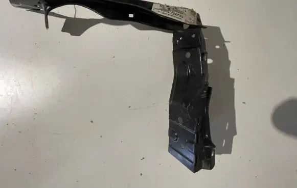 Toyota Camry Headlight/headlamp mounting bracket