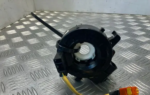 Toyota Avensis T270 Airbag slip ring squib (SRS ring) 8924505020