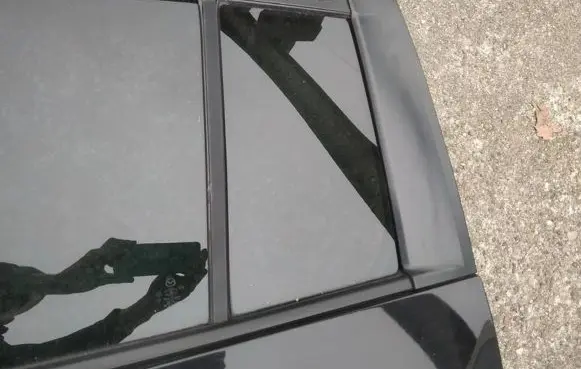 Mazda 5 Rear vent window glass 