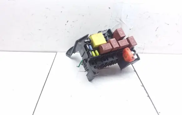 Renault Twingo II Fuse module 8200623061