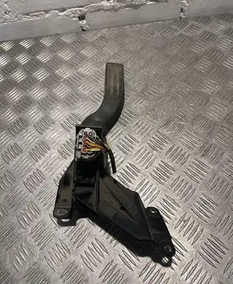 Ford Mondeo Mk III Accelerator throttle pedal 2S719F836DA
