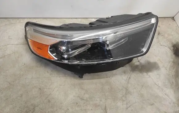 Ford Explorer VI Headlight/headlamp LB5B13W029BF