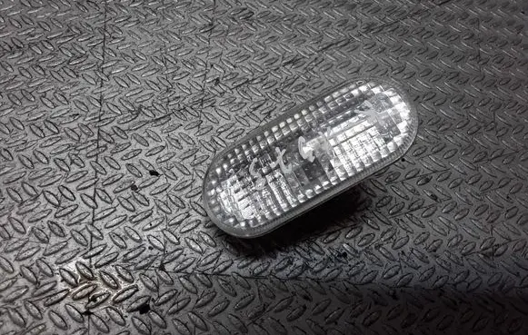 Front fender indicator light