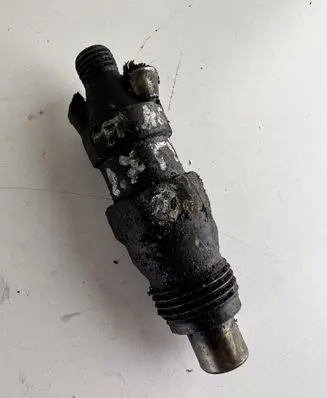 Nissan Terrano Fuel injector