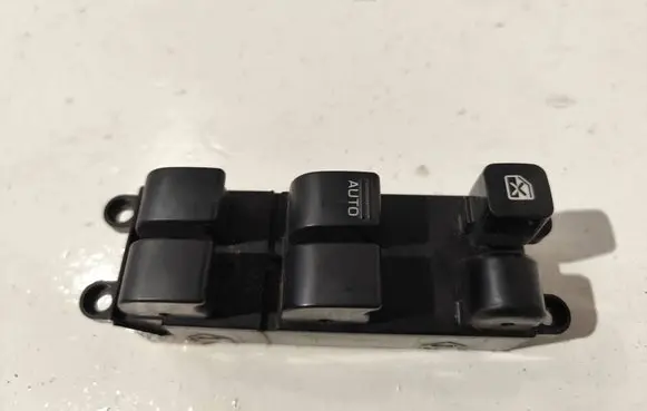 Nissan X-Trail T30 Quarter vent window switch 