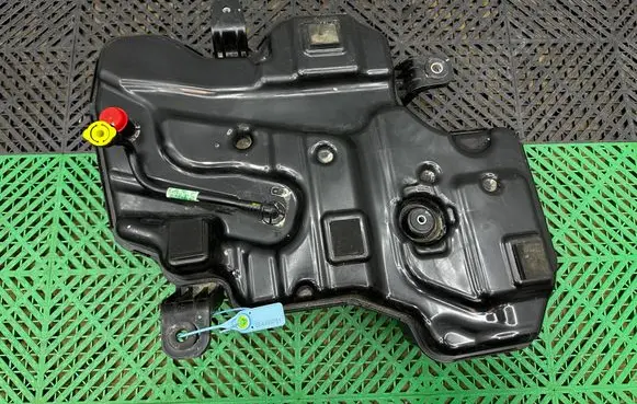BMW 1 F40 AdBlue liquid reservoir 7399290 7935103 7499666