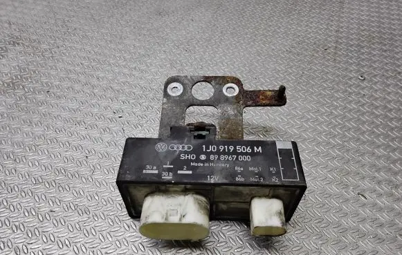 Volkswagen Polo IV 9N3 Glow plug pre-heat relay 1J0919506M