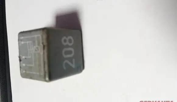 Audi A6 S6 C5 4B Other relay 8A0951253B
