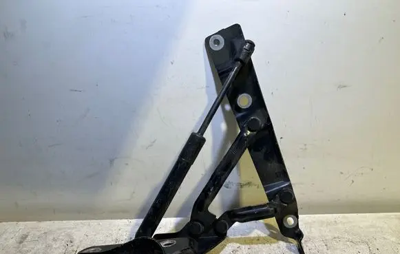 Dodge Challenger Tailgate/trunk/boot hinge A4714