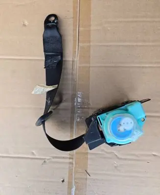 Toyota Avensis T250 Middle seatbelt (rear) 7335005040