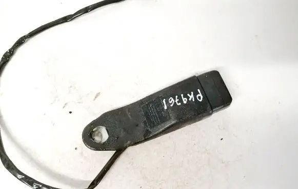 Front seatbelt buckle