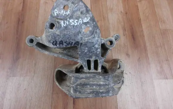 Nissan Qashqai Engine mount bracket 112327345R 11210HV70A