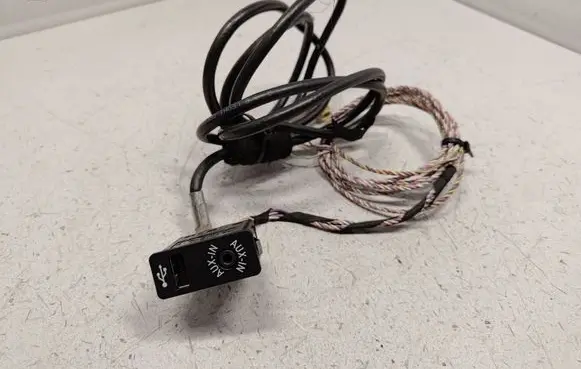 BMW X3 F25 AUX in-socket connector 84109237654 61319189174