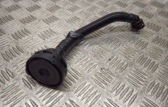 Volkswagen Polo IV 9N3 Breather hose/pipe 03E103765B