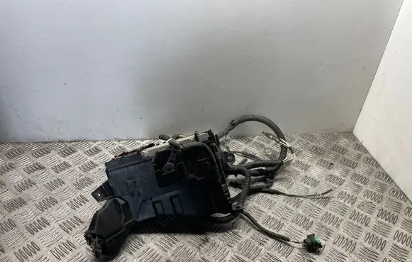 Toyota Avensis T270 Fuse box set 8211505A50