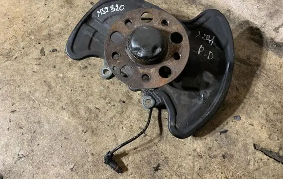 Mercedes-Benz C W204 Front wheel hub 