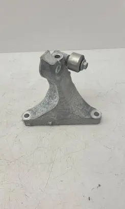 Subaru Outback (BS) Engine mounting bracket