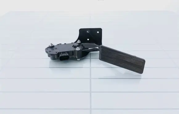 Accelerator throttle pedal