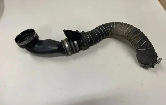 Mercedes-Benz C W204 Intercooler hose/pipe A2710901837