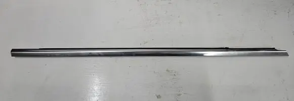 Mercedes-Benz GLC C253 Front door glass trim molding A2537200224