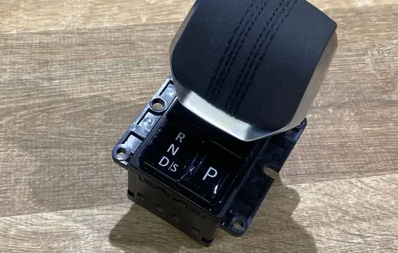 Jaguar F-Pace Gear shifter/selector M8A214C561DB 210105007501 M8A214C559CA