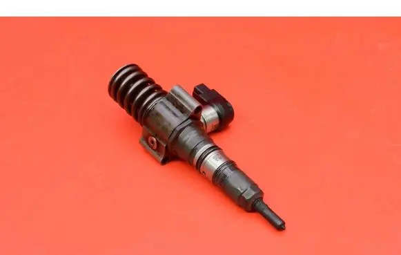 Volkswagen PASSAT B5.5 Fuel injector 03G130073G