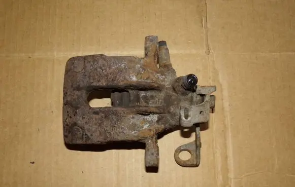 Volkswagen PASSAT B4 Rear brake caliper