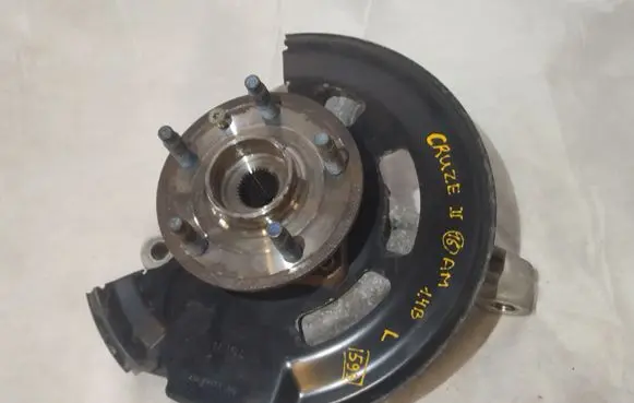 Chevrolet Cruze II Front wheel hub spindle knuckle 39030299 13362307