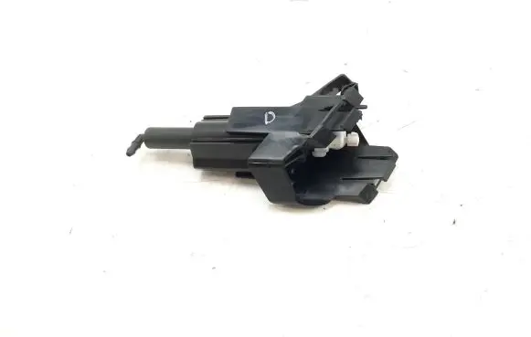 Nissan Qashqai+2 Headlight washer spray nozzle