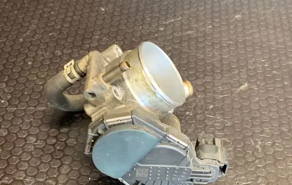 Opel Astra J Throttle valve 55561495 0280750245