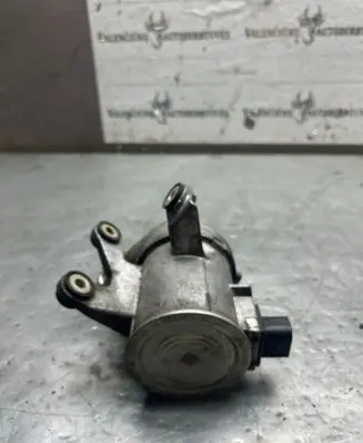 Mercedes-Benz C W205 Water pump A2742000107
