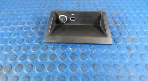 Skoda Fabia Mk3 (NJ) USB socket connector CART5Q0035726M 5Q0035726M 6V0857367D