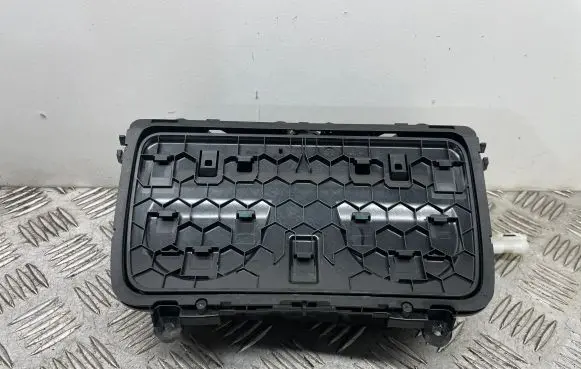 Cup holder front