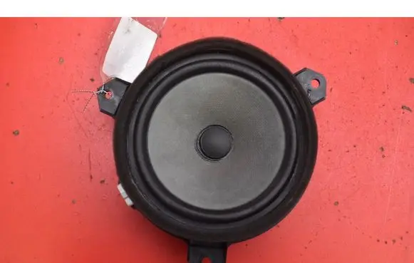 Toyota Auris E180 Subwoofer speaker 861600D370